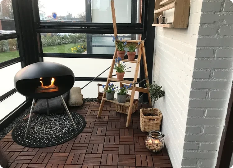 Cheminée bioéthanol autoportante Cocoon Terra sur balcon