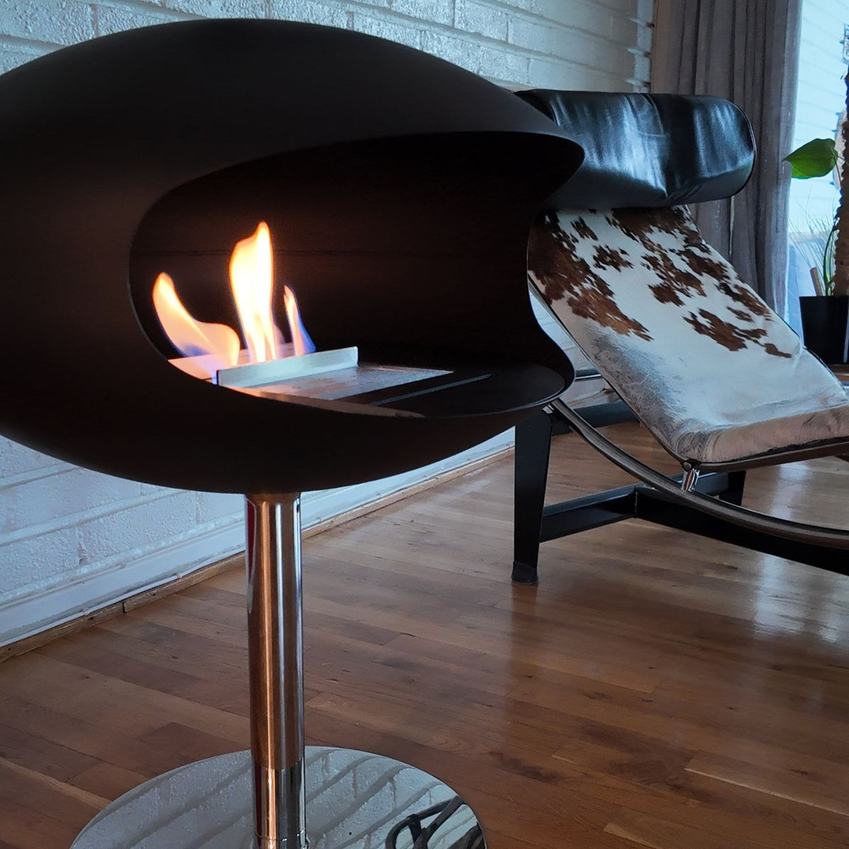 Cocoon Pedestal - Mat zwart met stalen voetstuk