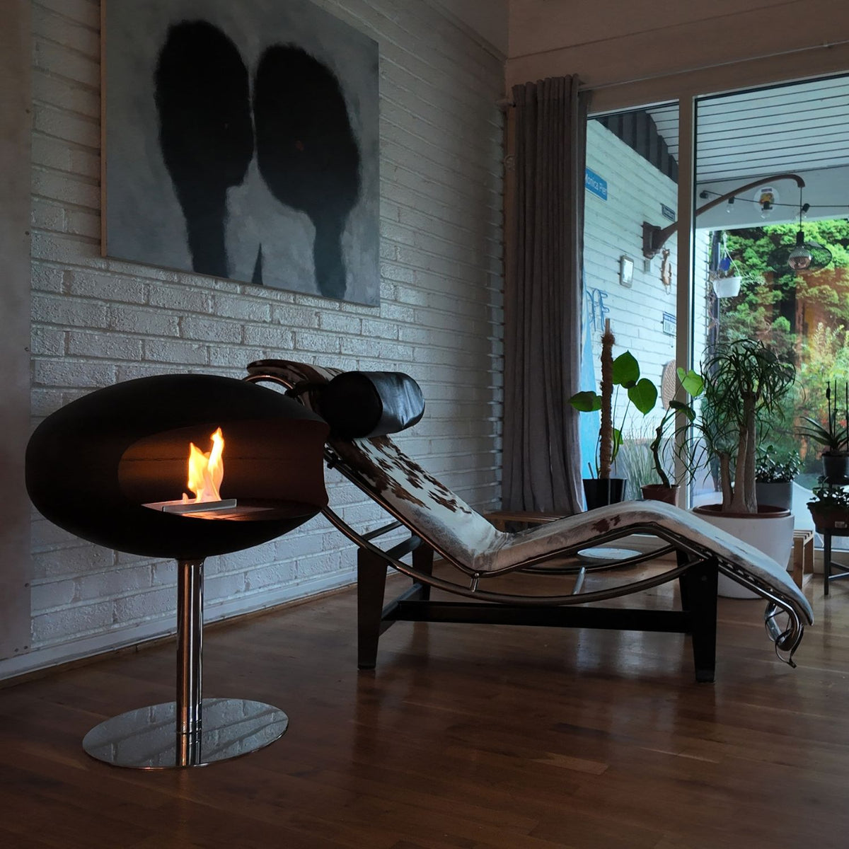 Cocoon Pedestal - Mat zwart met stalen voetstuk