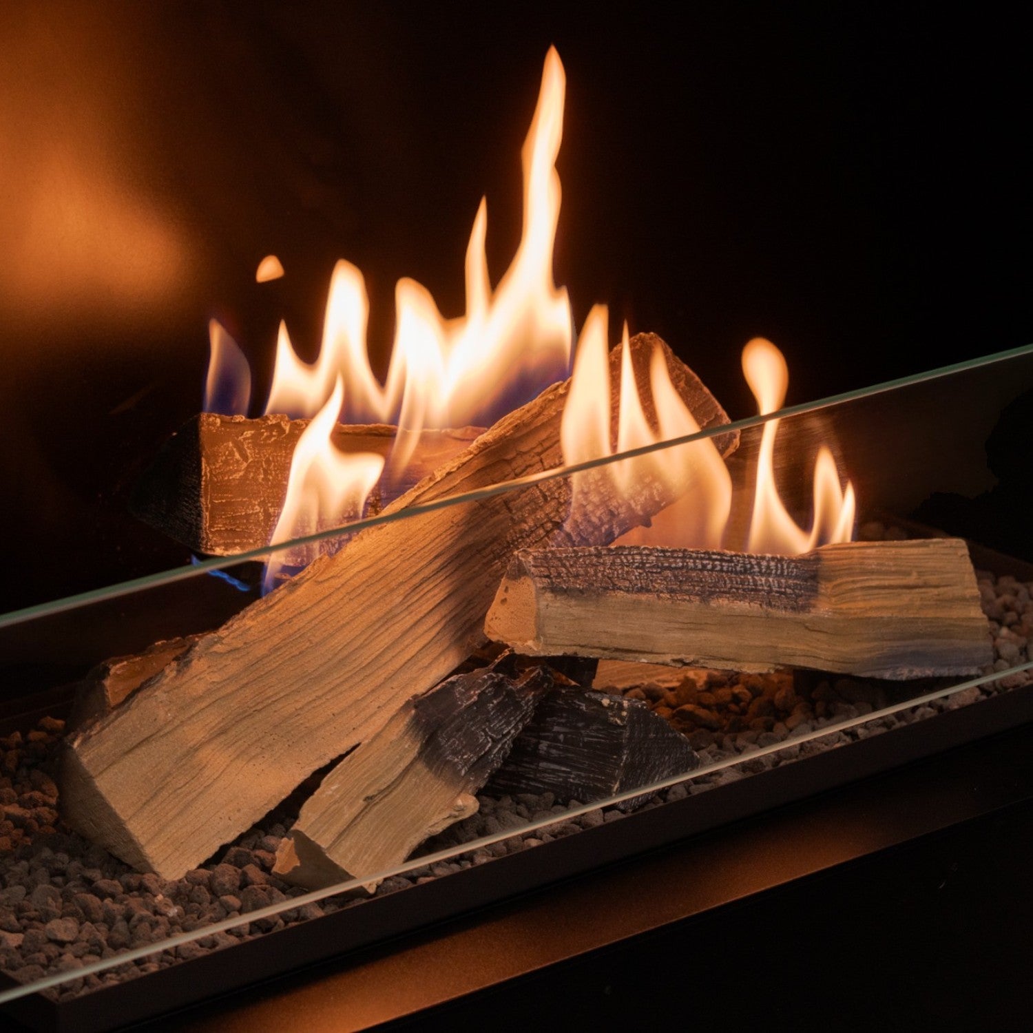 Planika FLA4 790 Flogs: Afstandsbedienbare bio-ethanolbrander met realistische houtvlammen