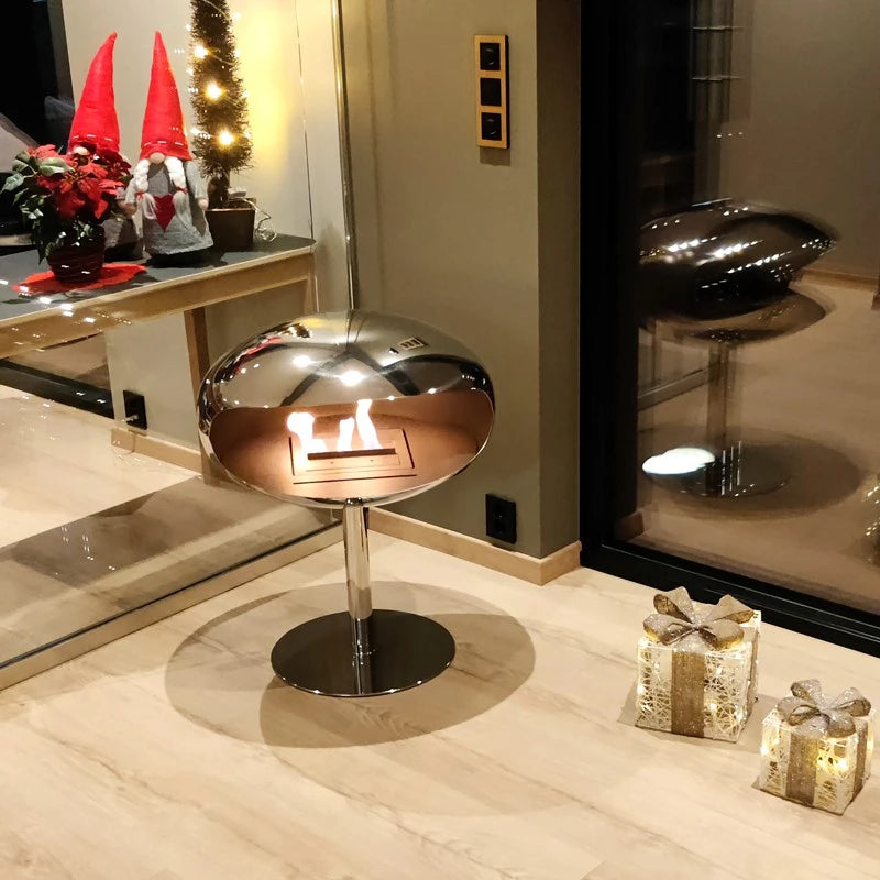 Imaginez la lueur chaleureuse du Cocoon Pedestal en acier poli, illuminant vos soirées avec élégance.