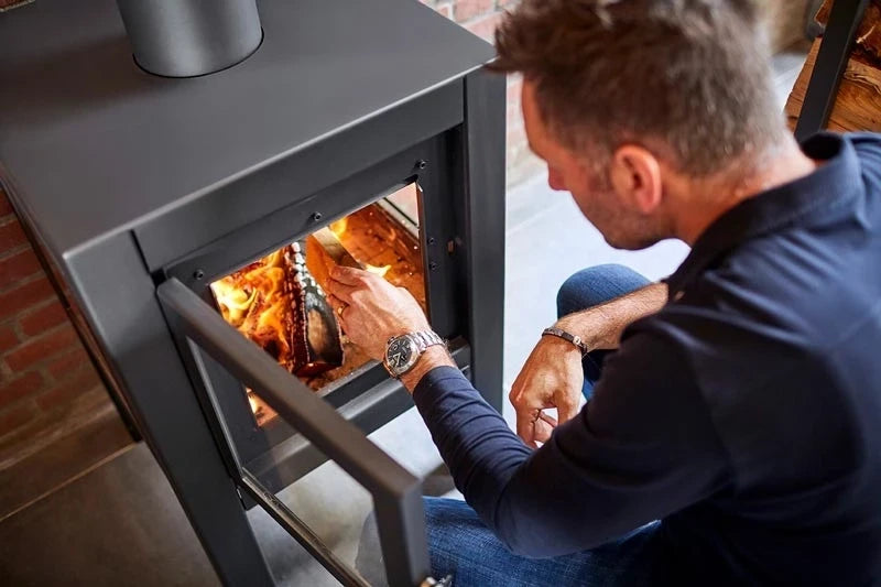 Quaruba large garden fireplace in black, designed for efficient outdoor heating with a modern and sleek design