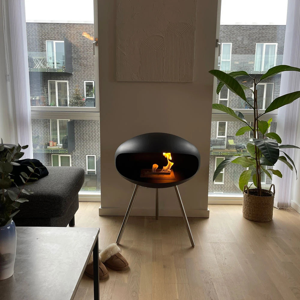 Cocoon Terra – noir mat avec pieds en acier