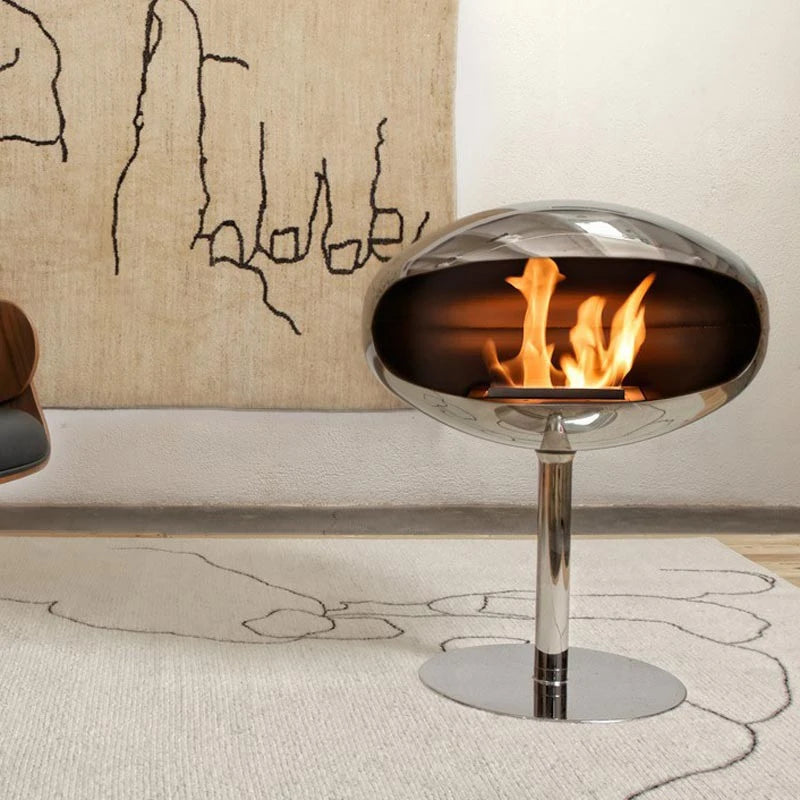Imaginez la lueur chaleureuse du Cocoon Pedestal en acier poli, illuminant vos soirées avec élégance.